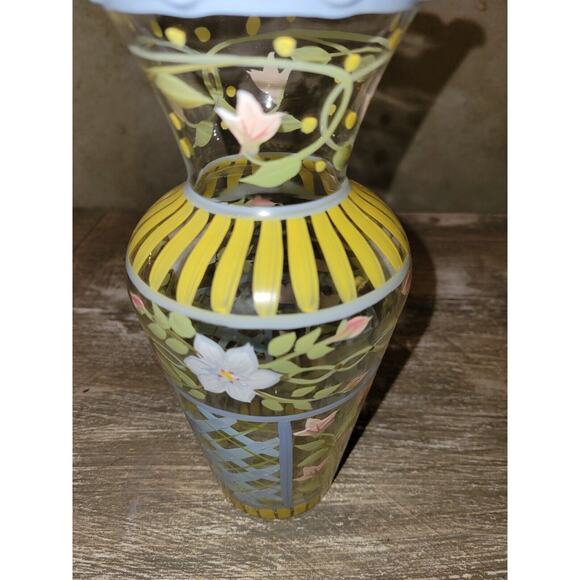 Hand painted Floral Lattice Yellow Vase Scalloped Top Edges - Picture 6 of 8